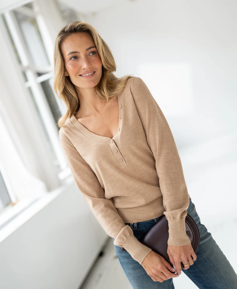 Merinotrui met knoopdetail LA MADELEINE Soft Camel