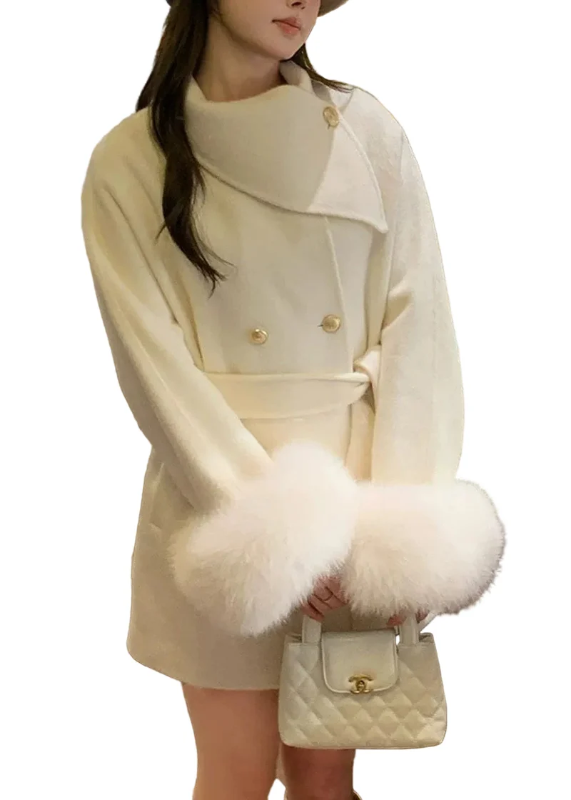 Luxe Korte Dames Winterjas met Bontmanchetten – Elegante Mantel met Gouden Knopen
