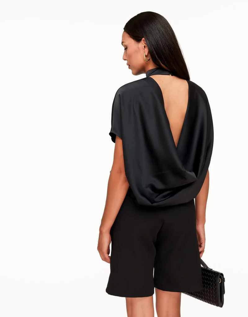Zwarte Satijnen Open Rug SS- Top