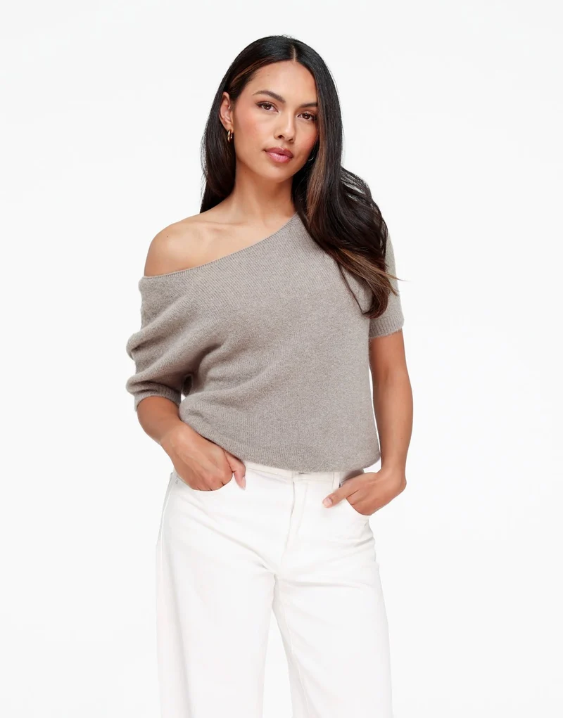 Taupe Zachte Of Shoulder SS - Trui