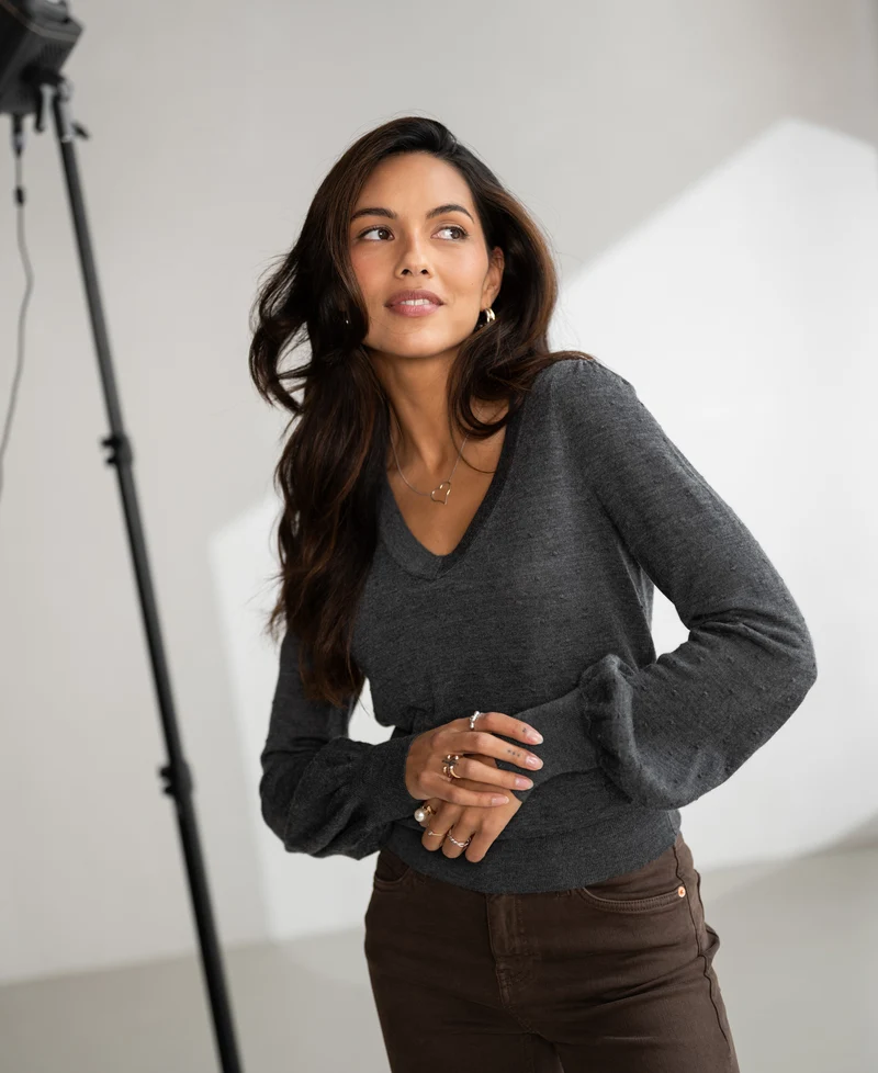 Merino V-hals trui LA VICTORIA Antraciet