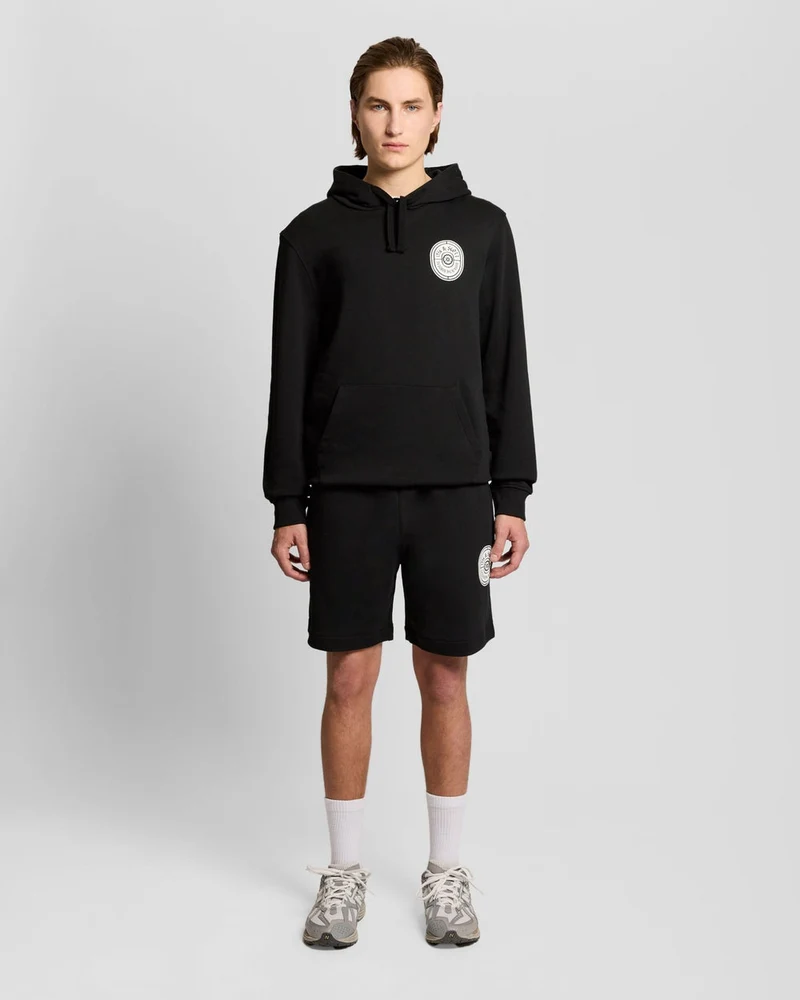 Lyle & Scott Heren katoenen sweatshorts met grafische badge | Gitzwart