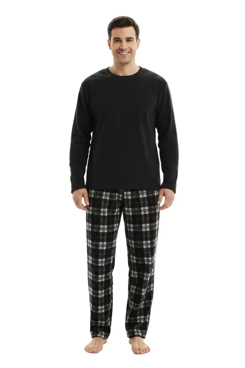 Thermische fleece pyjamaset voor heren in zwart en rood met lange mouwen.